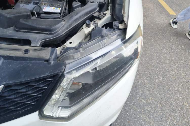 Used Nissan X-Trail 2014 2.0L CVT Comfort Edition 2WD Engine Bay Left