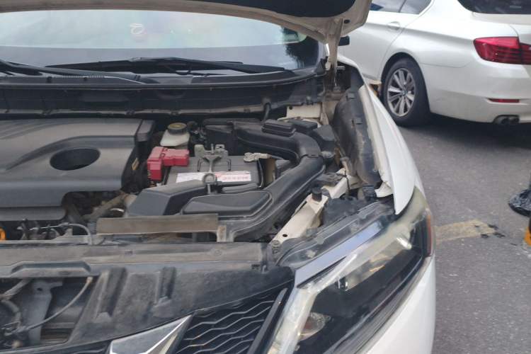 Used Nissan X-Trail 2014 2.0L CVT Comfort Edition 2WD Engine Bay Left