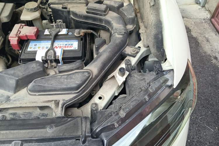 Used Nissan X-Trail 2014 2.0L CVT Comfort Edition 2WD Engine Bay Left