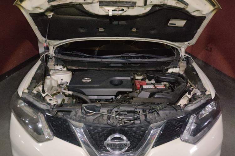 Used Nissan X-Trail 2014 2.0L CVT Comfort Edition 2WD Engine Bay