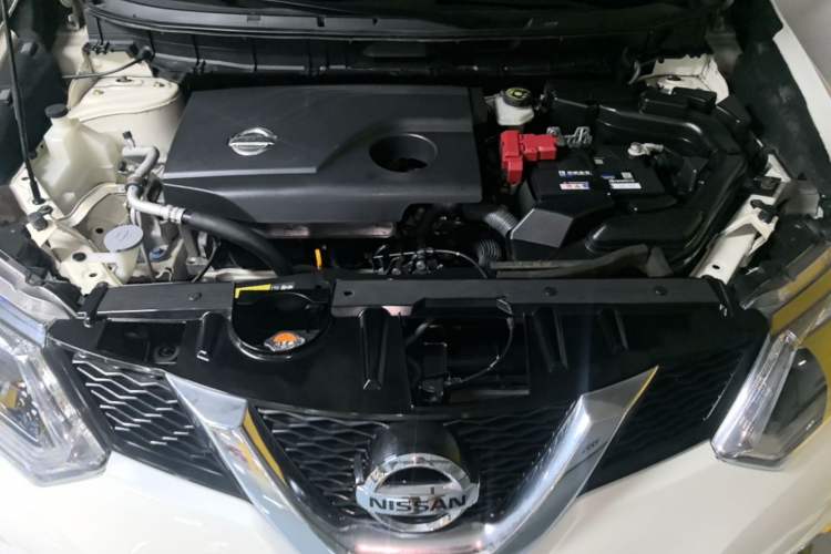 Used Nissan X-Trail 2014 2.0L CVT Comfort Edition 2WD Engine Bay