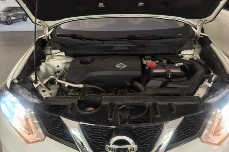 Used Nissan X-Trail 2014 2.5L CVT Leading Edition 4WD Engine Bay