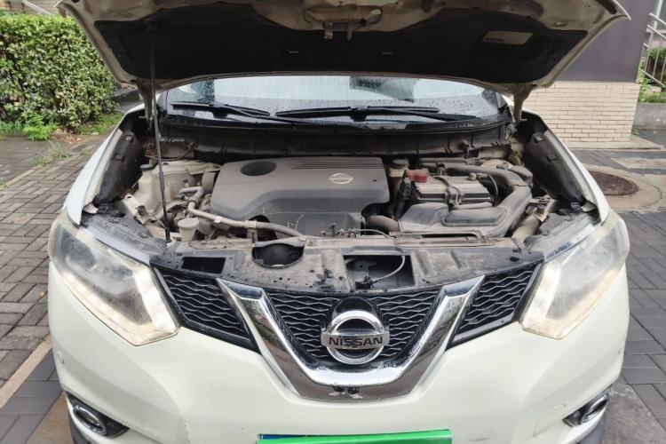 Used Nissan X-Trail 2014 2.5L CVT Ultimate Edition 4WD Engine Bay