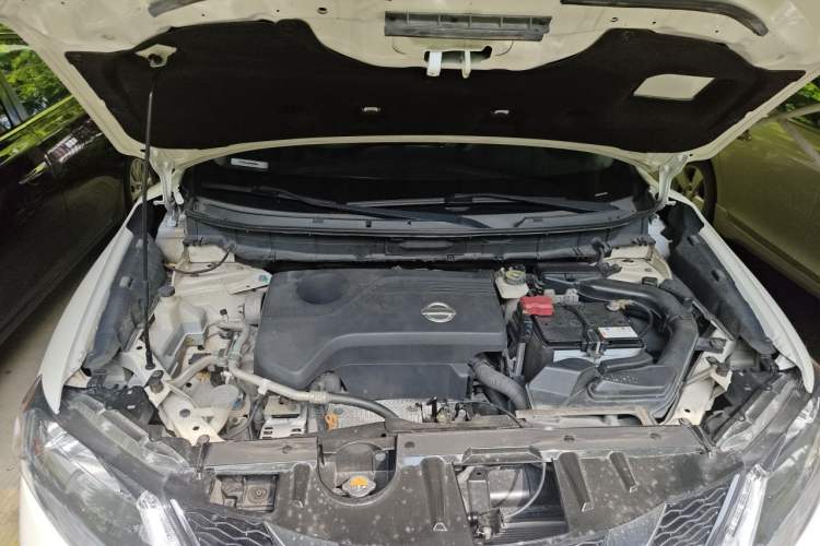 Used Nissan X-Trail 2014 2.5L CVT Luxury Edition 4WD Engine Bay