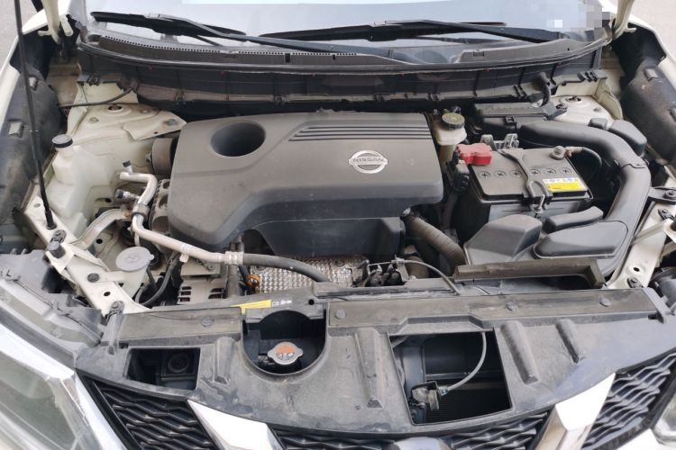 Used Nissan X-Trail 2014 2.5L CVT Leading Edition 4WD Engine Bay