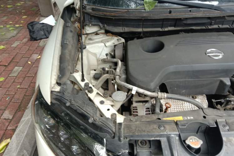 Used Nissan X-Trail 2014 2.5L CVT Luxury Edition 4WD Engine Bay Right