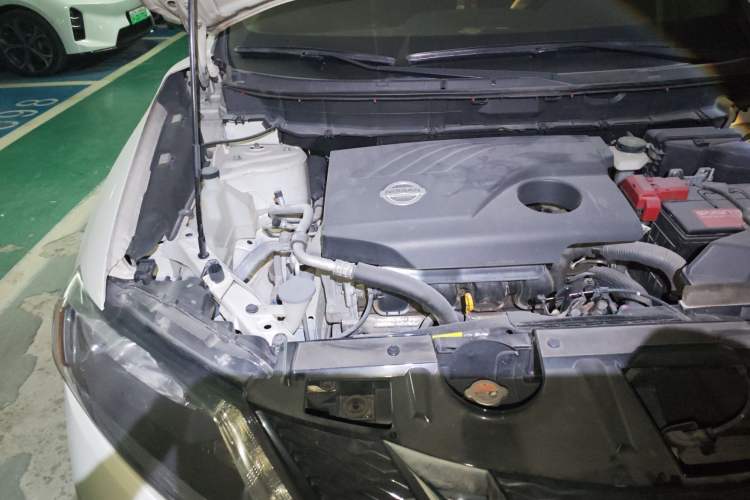 Used Nissan X-Trail 2014 2.0L CVT Comfort Edition 2WD Engine Bay Right