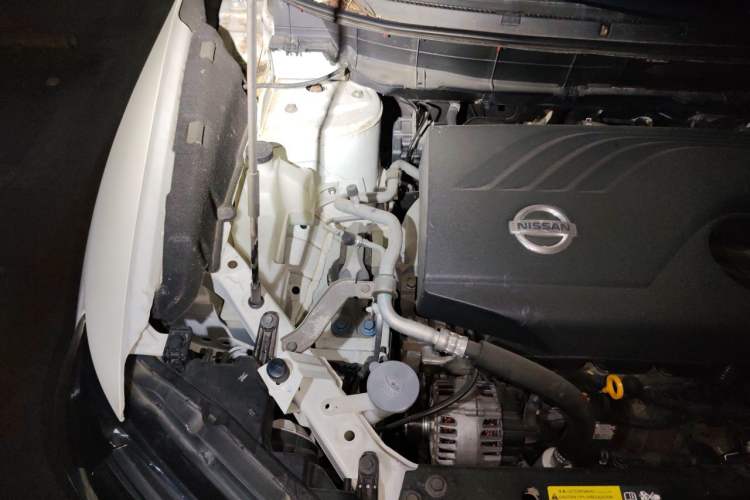 Used Nissan X-Trail 2014 2.0L CVT Comfort Edition 2WD Engine Bay Right