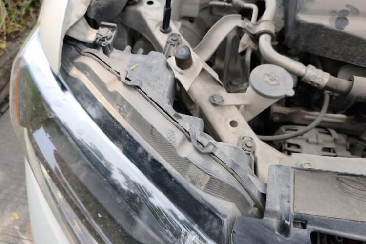 Used Nissan X-Trail 2014 2.0L CVT Comfort Edition 2WD Engine Bay Right