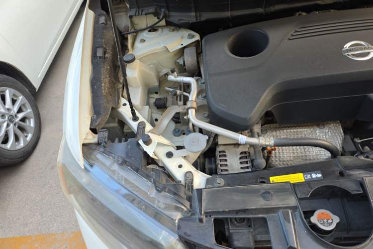 Used Nissan X-Trail 2014 2.5L CVT Leading Edition 4WD Engine Bay Right