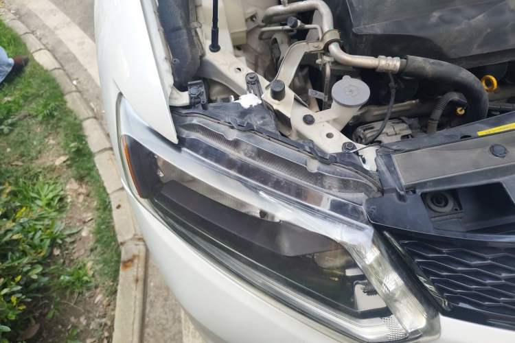 Used Nissan X-Trail 2014 2.0L CVT Comfort Edition 2WD Engine Bay Right