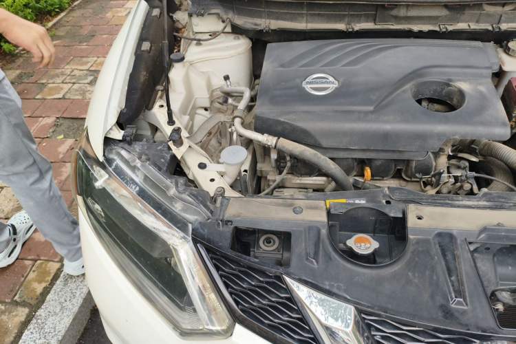 Used Nissan X-Trail 2014 2.0L CVT Comfort Edition 2WD Engine Bay Right
