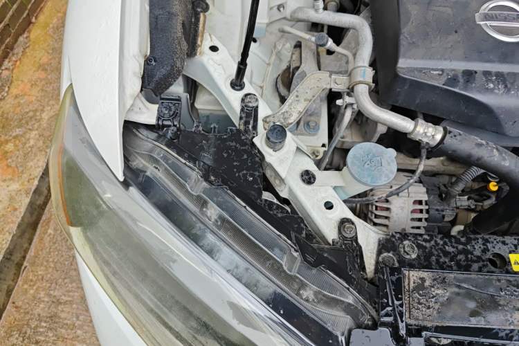 Used Nissan X-Trail 2014 2.0L CVT Comfort Edition 2WD Engine Bay Right