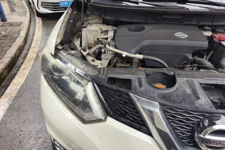 Used Nissan X-Trail 2014 2.5L CVT Leading Edition 4WD Engine Bay Right