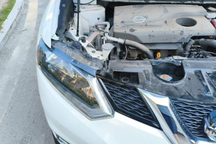 Used Nissan X-Trail 2014 2.0L CVT Comfort Edition 2WD Engine Bay Right