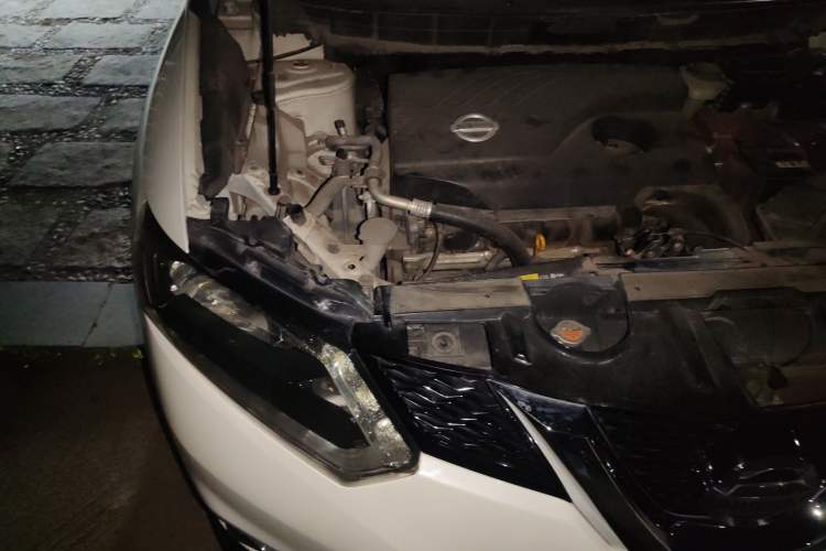 Used Nissan X-Trail 2014 2.0L CVT Comfort Edition 2WD Engine Bay Right
