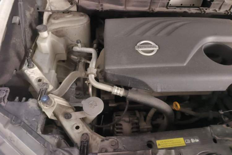 Used Nissan X-Trail 2014 2.0L CVT Comfort Edition 2WD Engine Bay Right