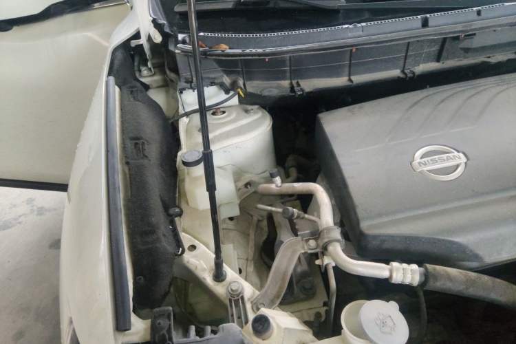 Used Nissan X-Trail 2014 2.0L CVT Comfort Edition 2WD Engine Bay Right