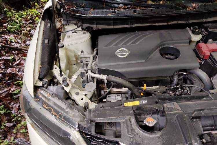Used Nissan X-Trail 2014 2.0L CVT Comfort Edition 2WD Engine Bay Right