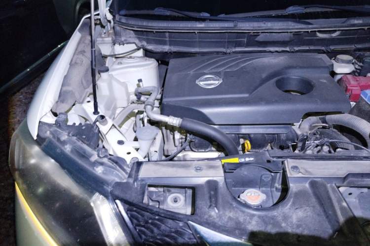 Used Nissan X-Trail 2014 2.0L CVT Comfort Edition 2WD Engine Bay Right