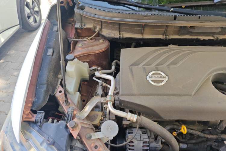 Used Nissan X-Trail 2014 2.0L CVT Comfort Edition 2WD Engine Bay Right