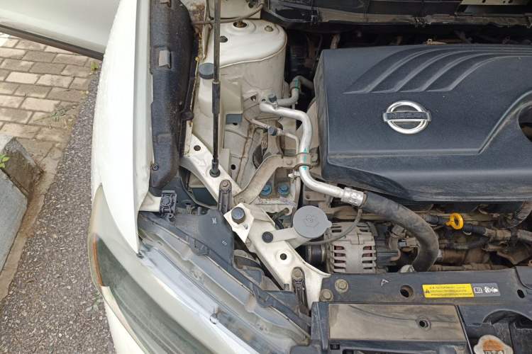 Used Nissan X-Trail 2014 2.0L CVT Comfort Edition 2WD Engine Bay Right