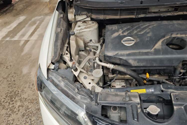 Used Nissan X-Trail 2014 2.0L CVT Comfort Edition 2WD Engine Bay Right
