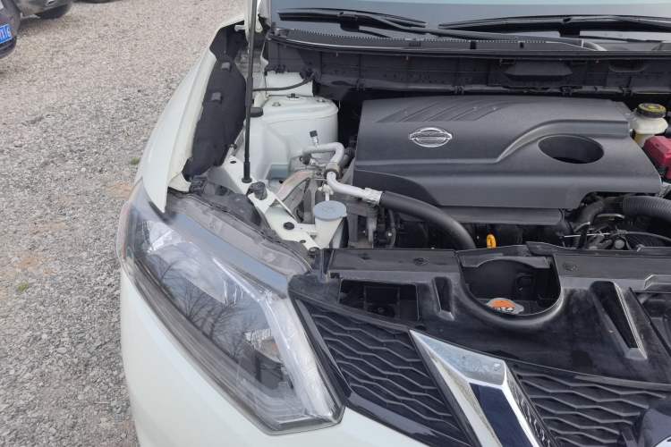 Used Nissan X-Trail 2014 2.0L CVT Comfort Edition 2WD Engine Bay Right
