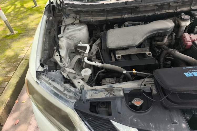 Used Nissan X-Trail 2014 2.0L CVT Comfort Edition 2WD Engine Bay Right