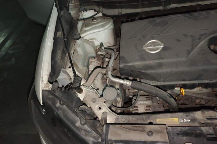 Used Nissan X-Trail 2014 2.0L CVT Comfort Edition 2WD Engine Bay Right