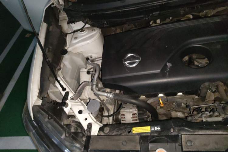 Used Nissan X-Trail 2014 2.0L CVT Comfort Edition 2WD Engine Bay Right
