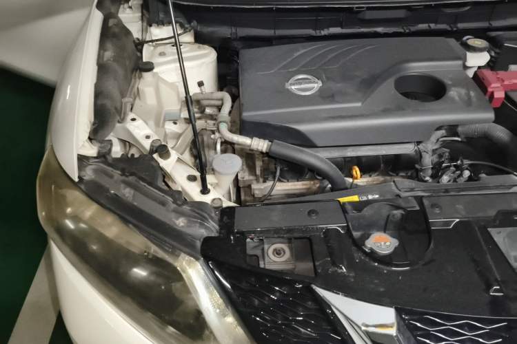 Used Nissan X-Trail 2014 2.0L CVT Comfort Edition 2WD Engine Bay Right