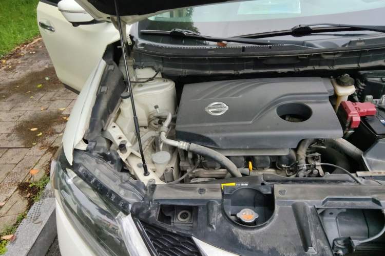 Used Nissan X-Trail 2014 2.0L CVT Comfort Edition 2WD Engine Bay Right