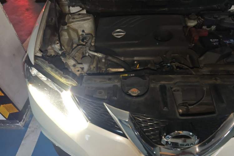 Used Nissan X-Trail 2014 2.0L CVT Comfort Edition 2WD Engine Bay Right