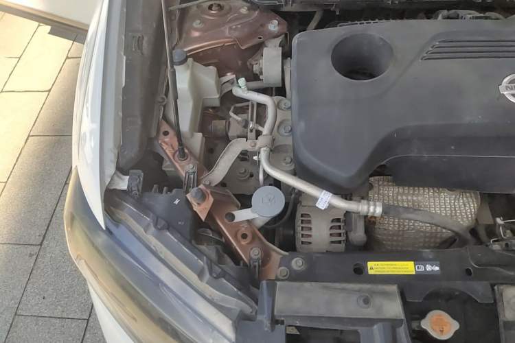 Used Nissan X-Trail 2014 2.5L CVT Luxury Edition 4WD Engine Bay Right