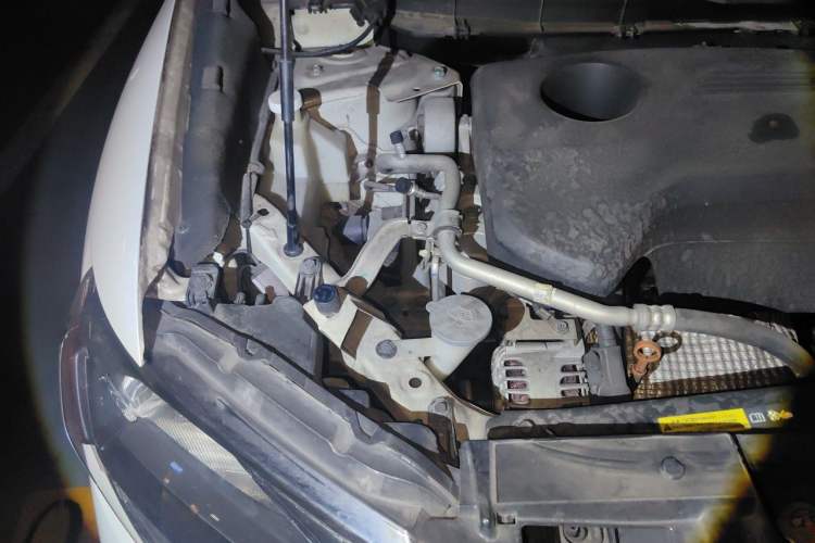 Used Nissan X-Trail 2014 2.5L CVT Leading Edition 4WD Engine Bay Right