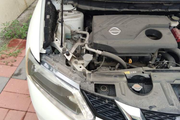 Used Nissan X-Trail 2014 2.0L CVT Comfort Edition 2WD Engine Bay Right