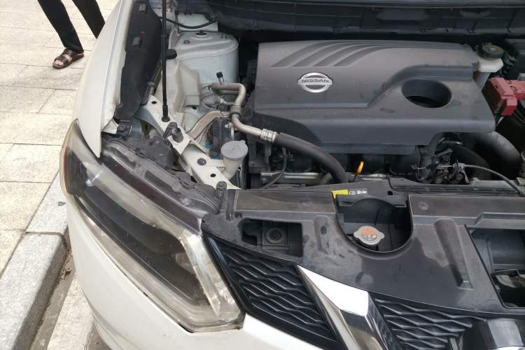 Used Nissan X-Trail 2014 2.0L CVT Comfort Edition 2WD Engine Bay Right