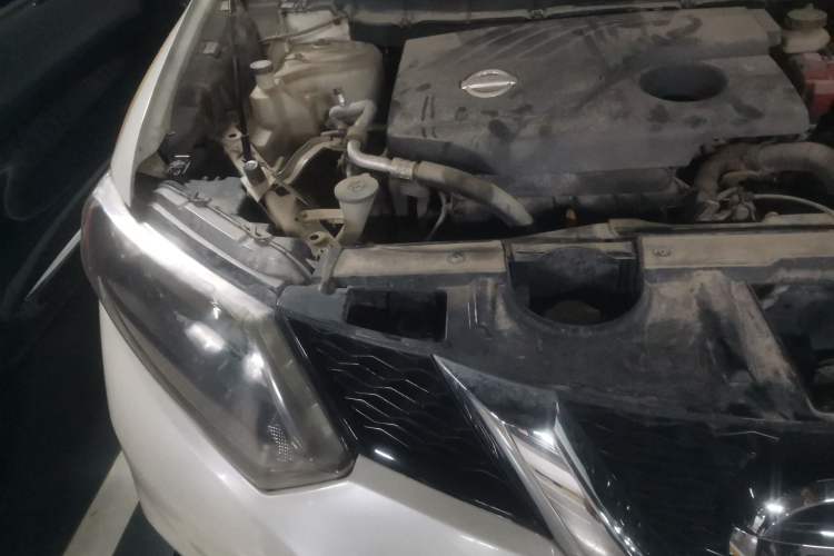 Used Nissan X-Trail 2014 2.0L CVT Comfort Edition 2WD Engine Bay Right