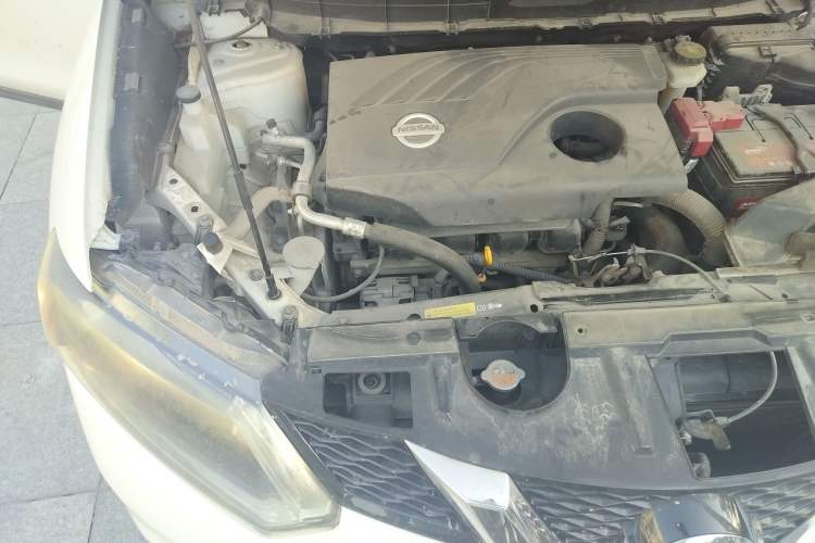 Used Nissan X-Trail 2014 2.0L CVT Comfort Edition 2WD Engine Bay Right