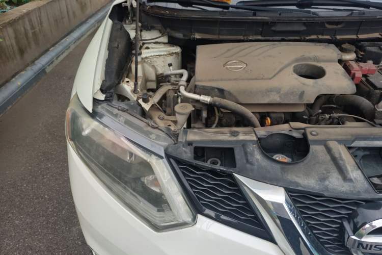 Used Nissan X-Trail 2014 2.0L CVT Comfort Edition 2WD Engine Bay Right