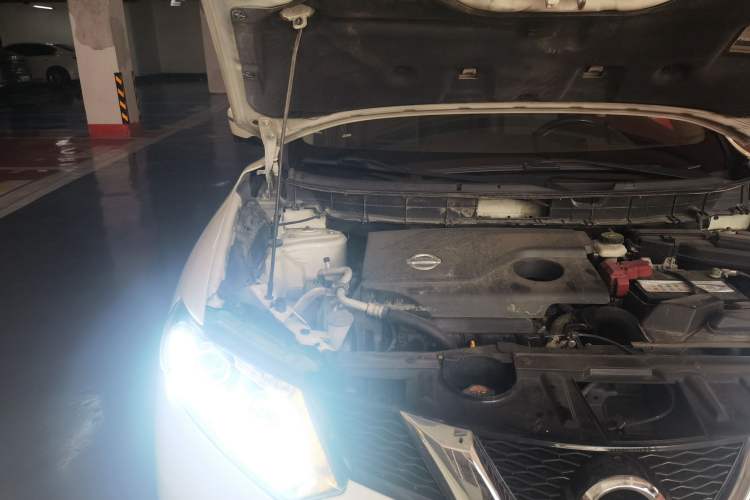 Used Nissan X-Trail 2014 2.0L CVT Comfort Edition 2WD Engine Bay Right