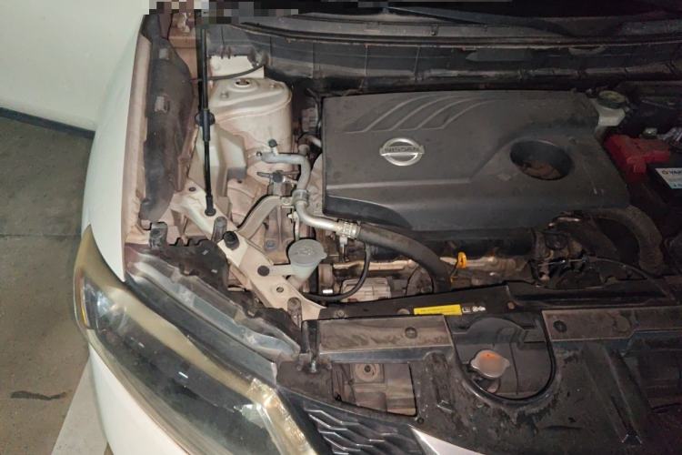 Used Nissan X-Trail 2014 2.0L CVT Comfort Edition 2WD Engine Bay Right
