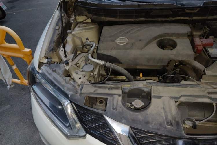 Used Nissan X-Trail 2014 2.0L CVT Comfort Edition 2WD Engine Bay Right