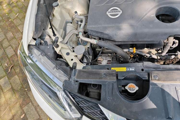Used Nissan X-Trail 2014 2.0L CVT Comfort Edition 2WD Engine Bay Right