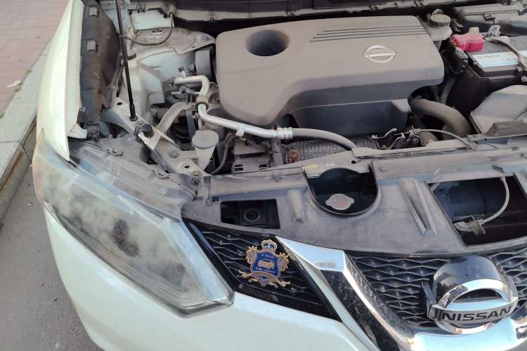 Used Nissan X-Trail 2014 2.5L CVT Luxury Edition 4WD Engine Bay Right