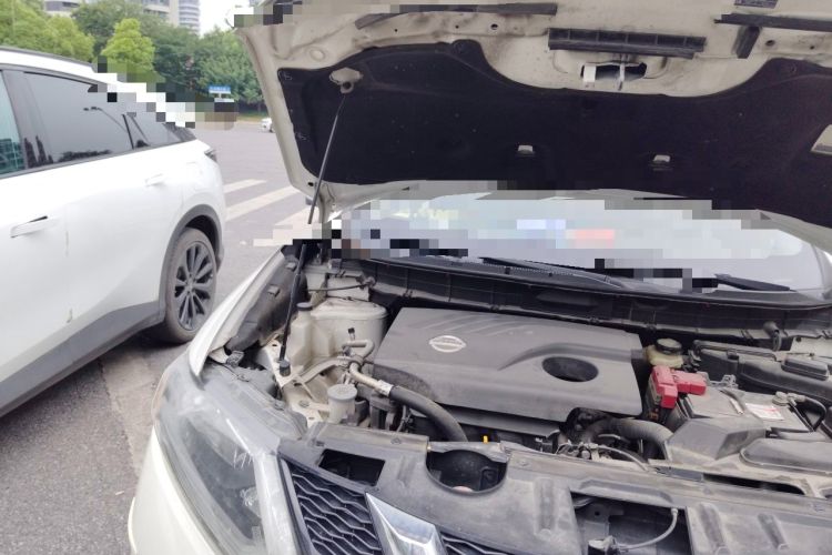 Used Nissan X-Trail 2014 2.0L CVT Comfort Edition 2WD Engine Bay Right