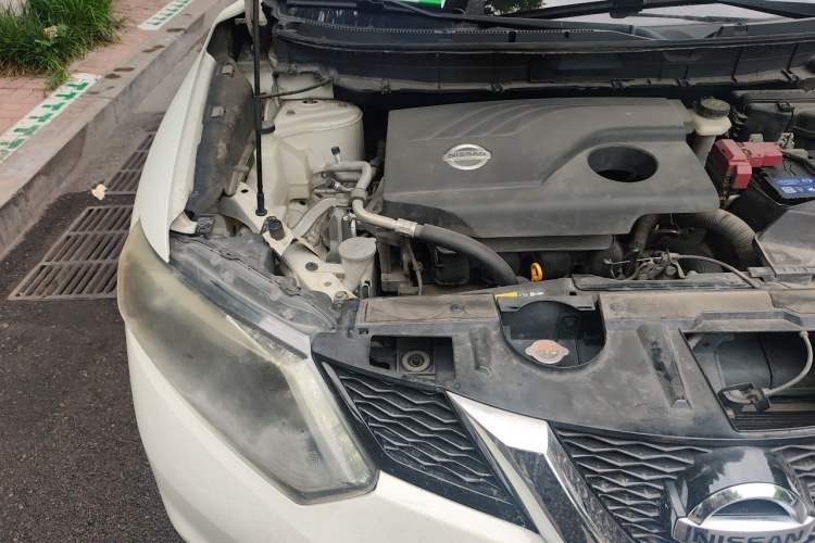 Used Nissan X-Trail 2014 2.0L CVT Comfort Edition 2WD Engine Bay Right