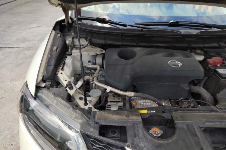 Used Nissan X-Trail 2014 2.5L CVT Luxury Edition 4WD Engine Bay Right