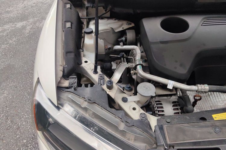 Used Nissan X-Trail 2014 2.5L CVT Luxury Edition 4WD Engine Bay Right